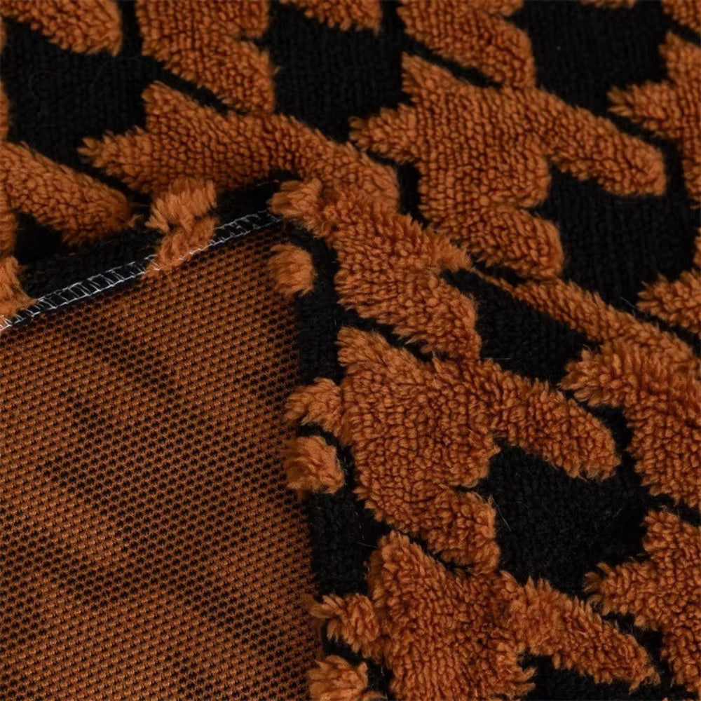 CavalliLoom: Elegant Microfiber Couch Cover with Houndstooth Design & Protective Function – for Sofa & Living Area