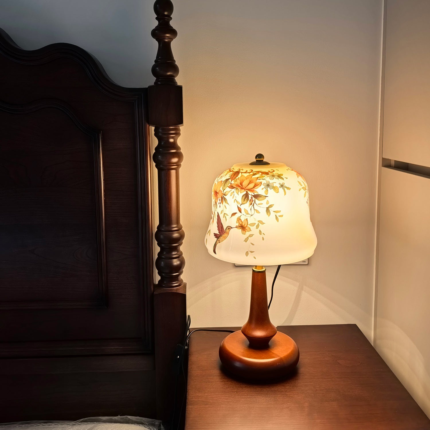 Chatsworth Hummingbird Glass Shade Table Lamp