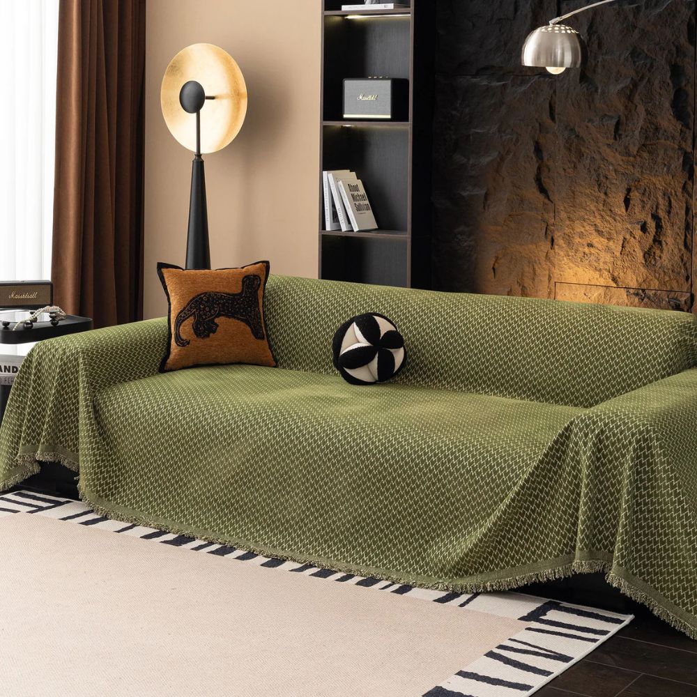 ChenilleHeart: Sofa Cover with Zigzag Weave Pattern & Elegant Fringe Decoration – for Sofa & Armchair