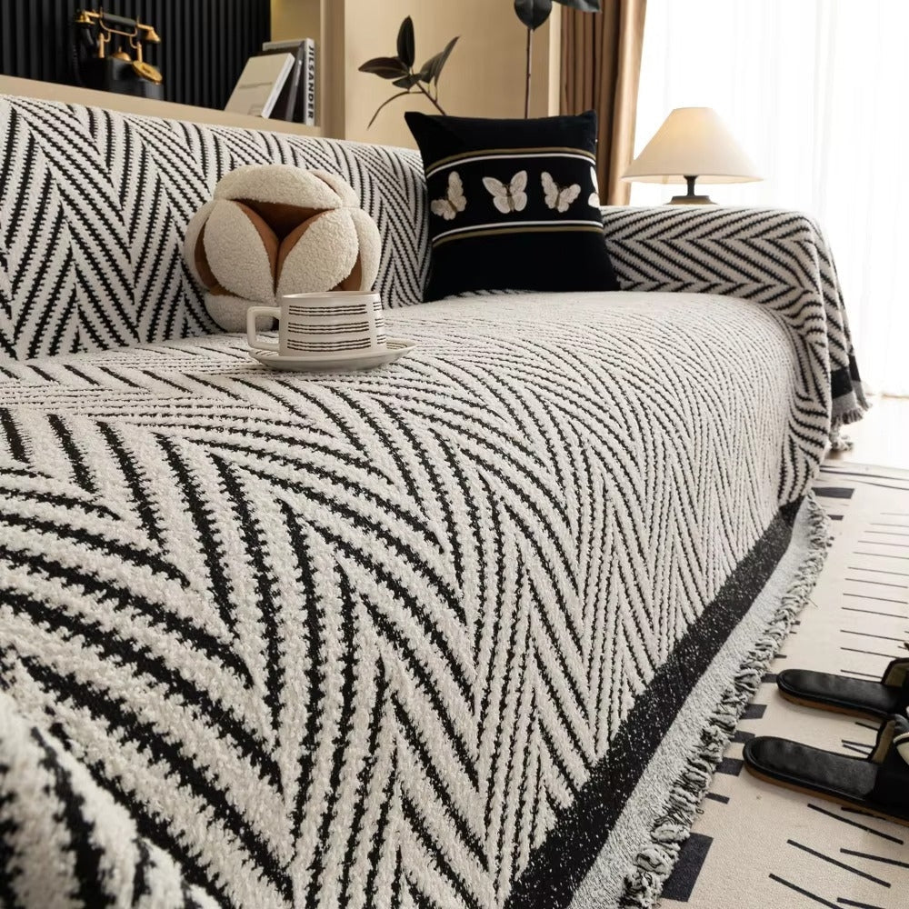 ChevronHaus: Sofa Throw in Herringbone Design with Decorative Tassels – for Living Room & Couch