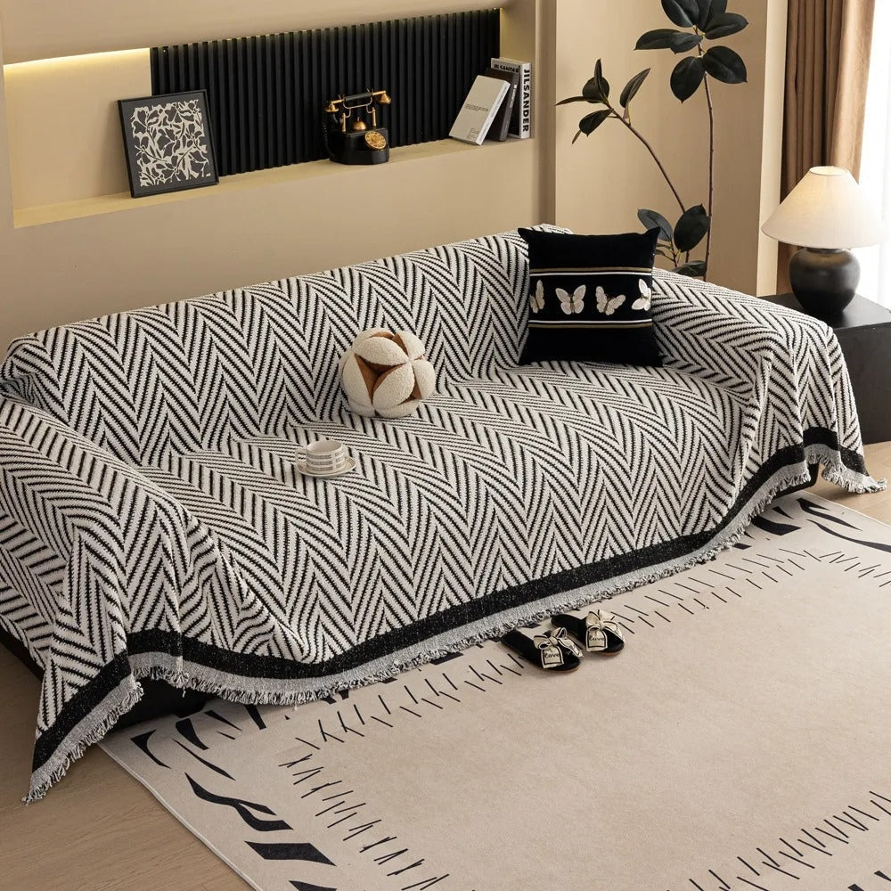 ChevronHaus: Sofa Throw in Herringbone Design with Decorative Tassels – for Living Room & Couch