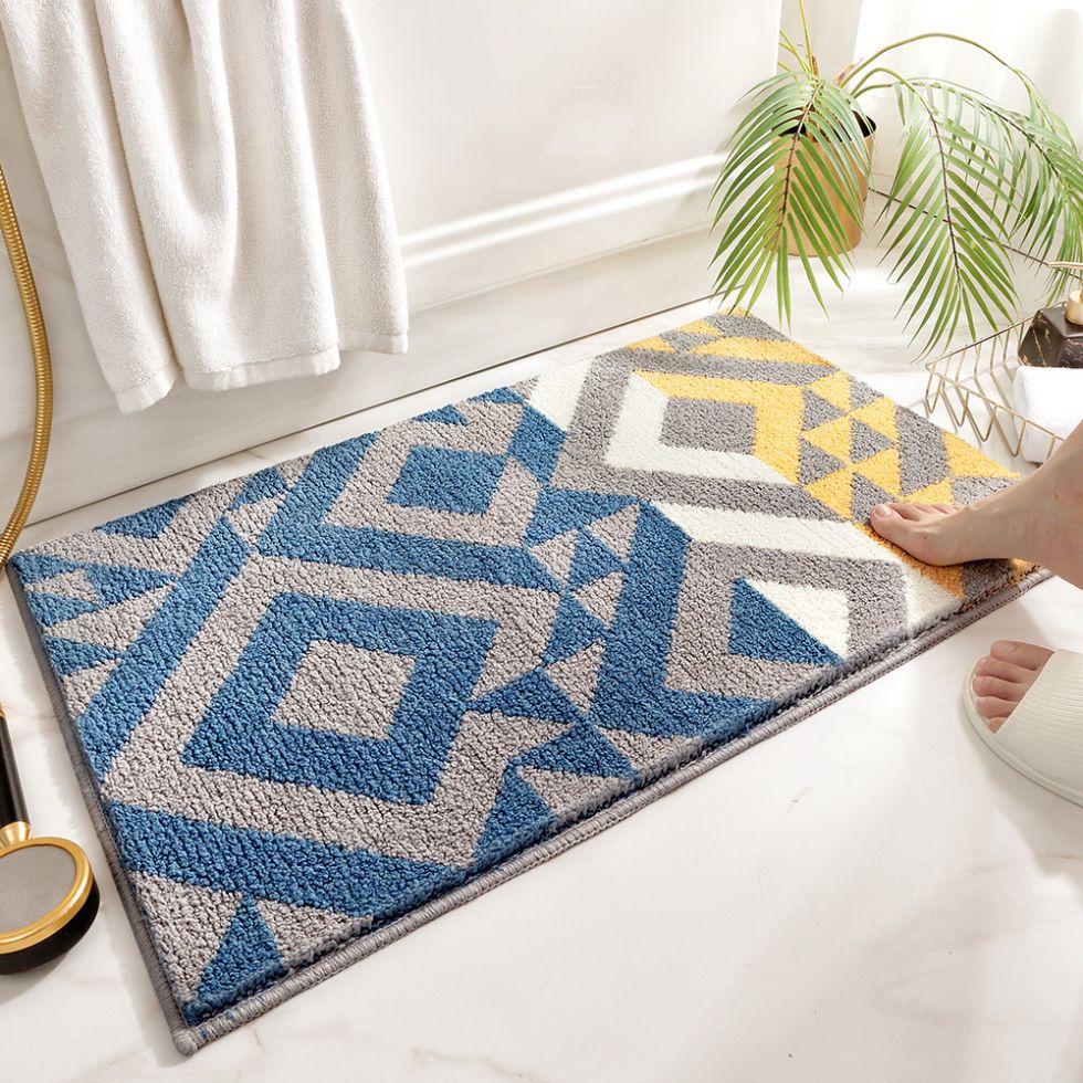 Colorful Absorbent Bath Mat with Anti-Slip Base – Plush Quick-Dry Bathroom Mat for Comfort and Safety