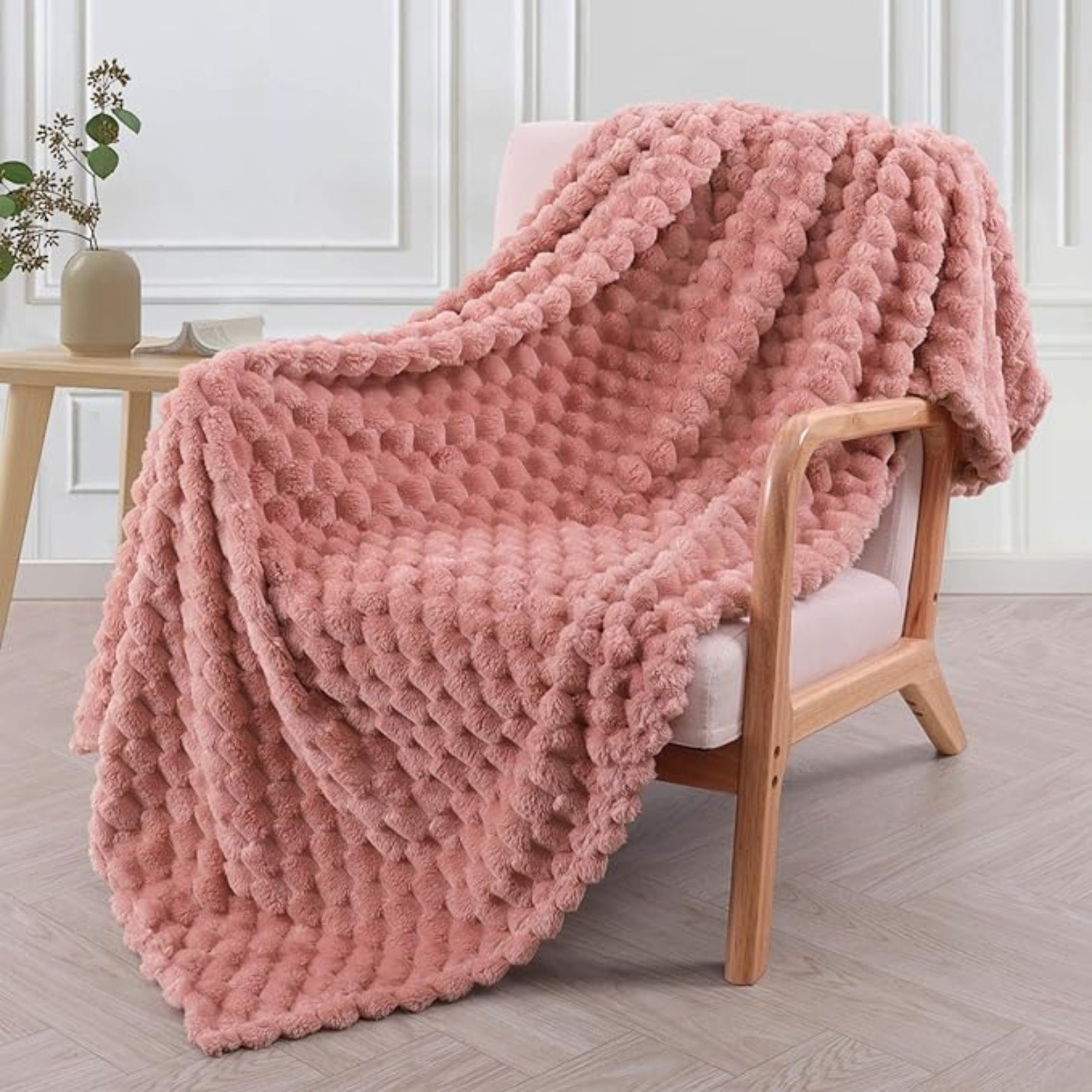 CozyNest: Fluffy Snuggle Blanket – Soft Sofa Blanket for Bed & Living Room