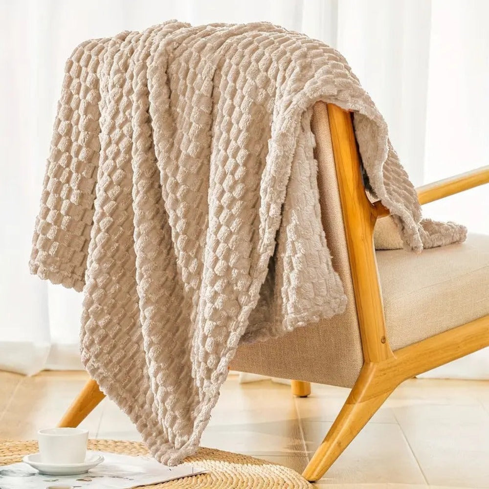 CozyNest: Fluffy Snuggle Blanket – Soft Sofa Blanket for Bed & Living Room