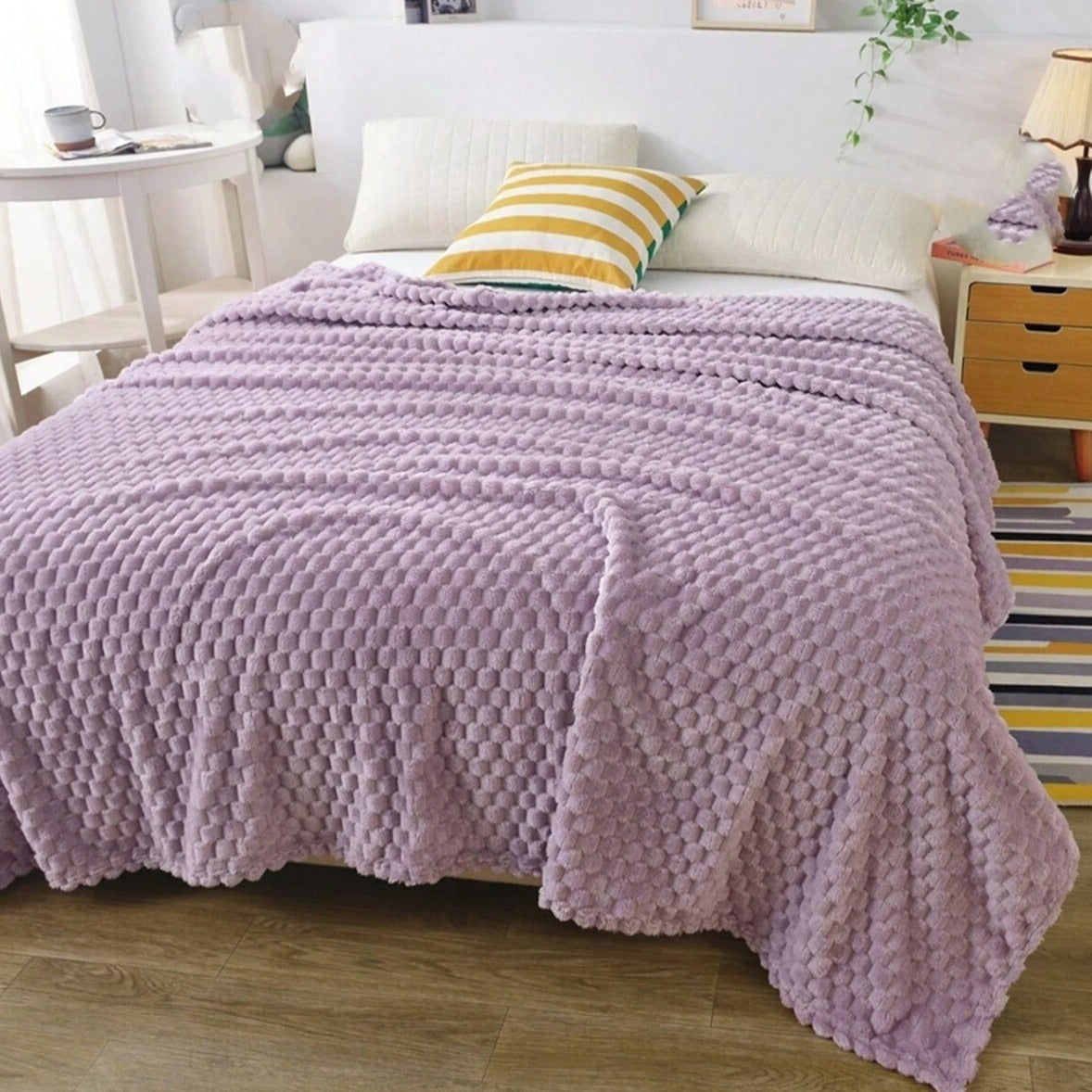 CozyNest: Fluffy Snuggle Blanket – Soft Sofa Blanket for Bed & Living Room