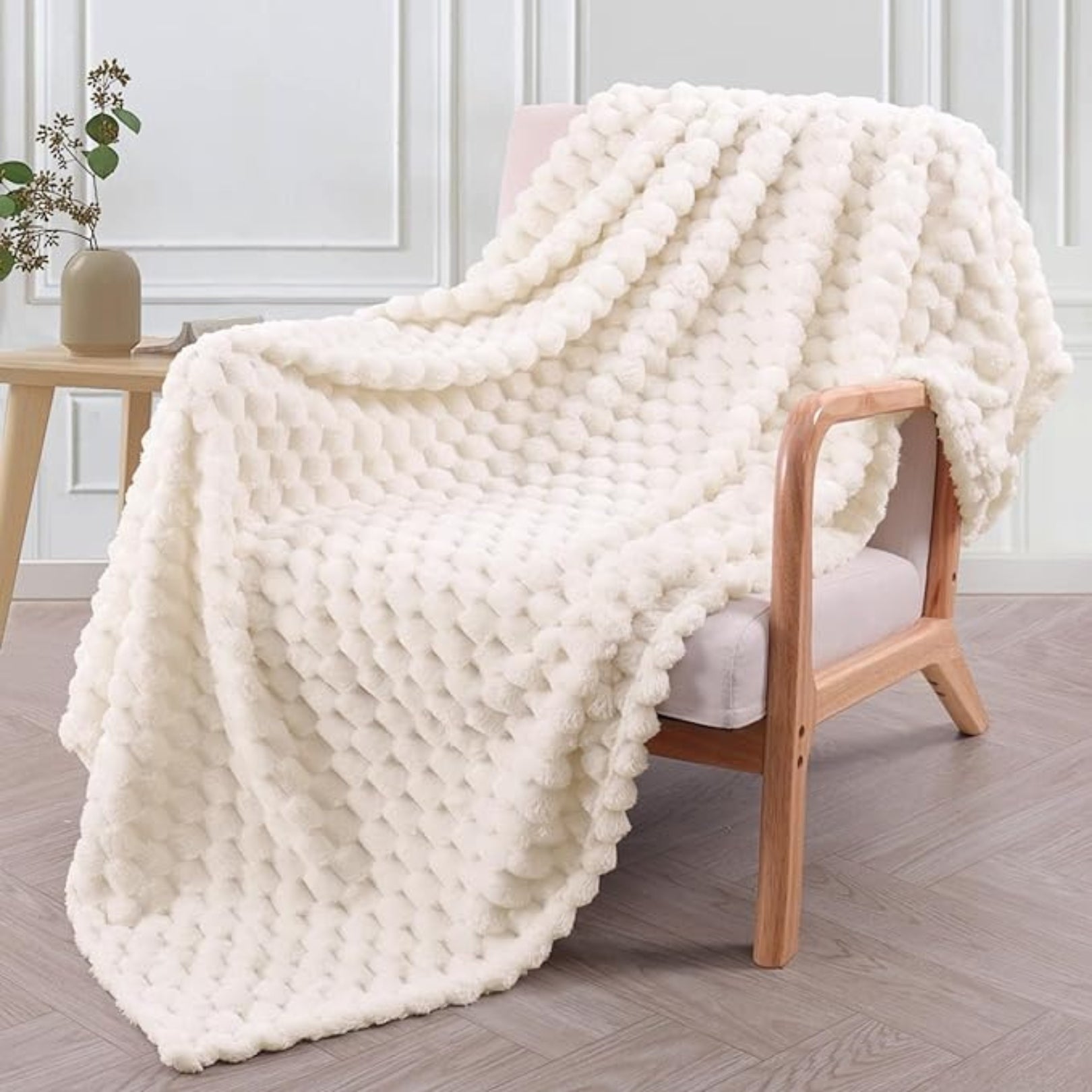 CozyNest: Fluffy Snuggle Blanket – Soft Sofa Blanket for Bed & Living Room