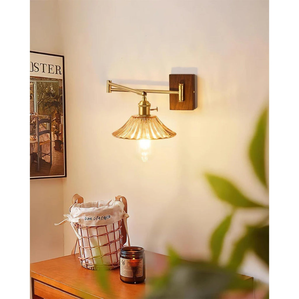 Celevon – Crescent Wall Lamp