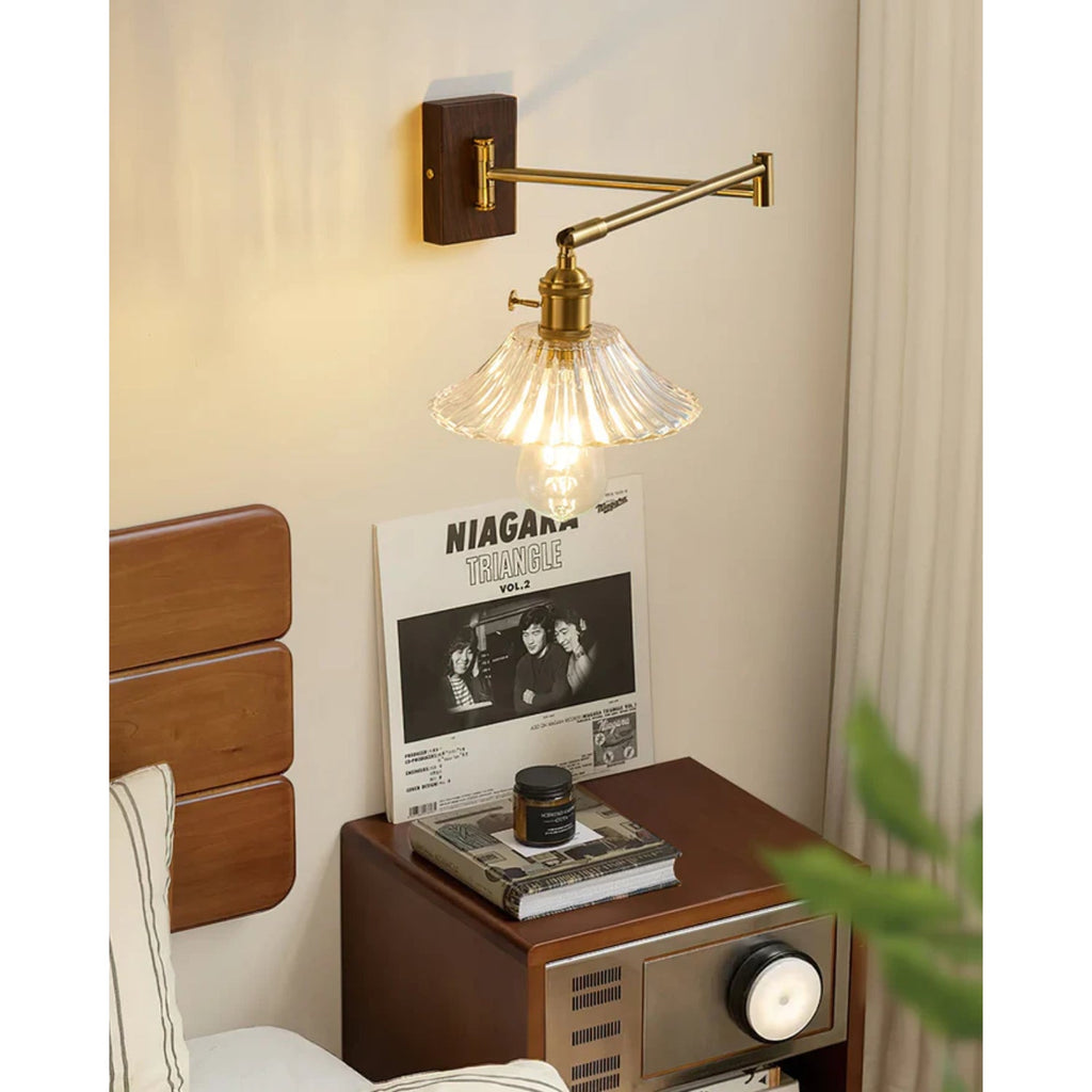 Celevon – Crescent Wall Lamp