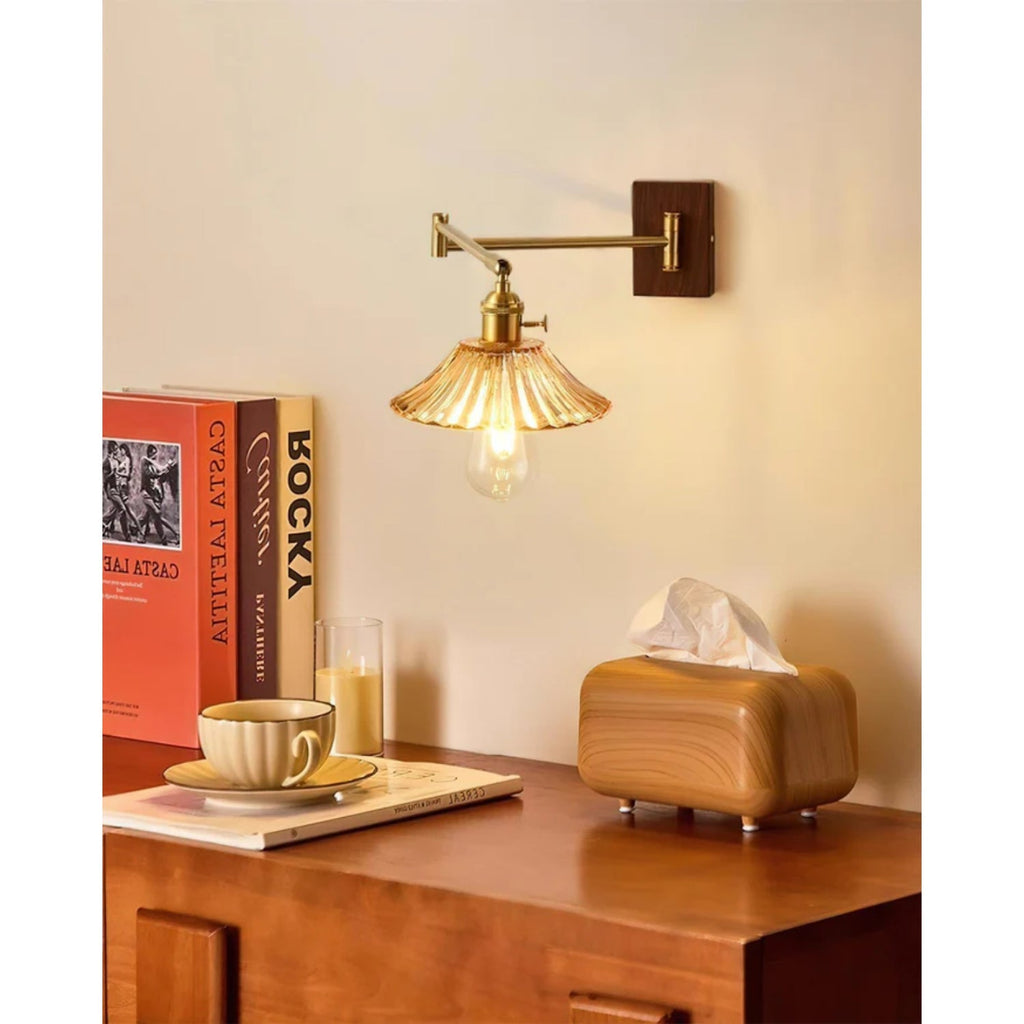 Celevon – Crescent Wall Lamp