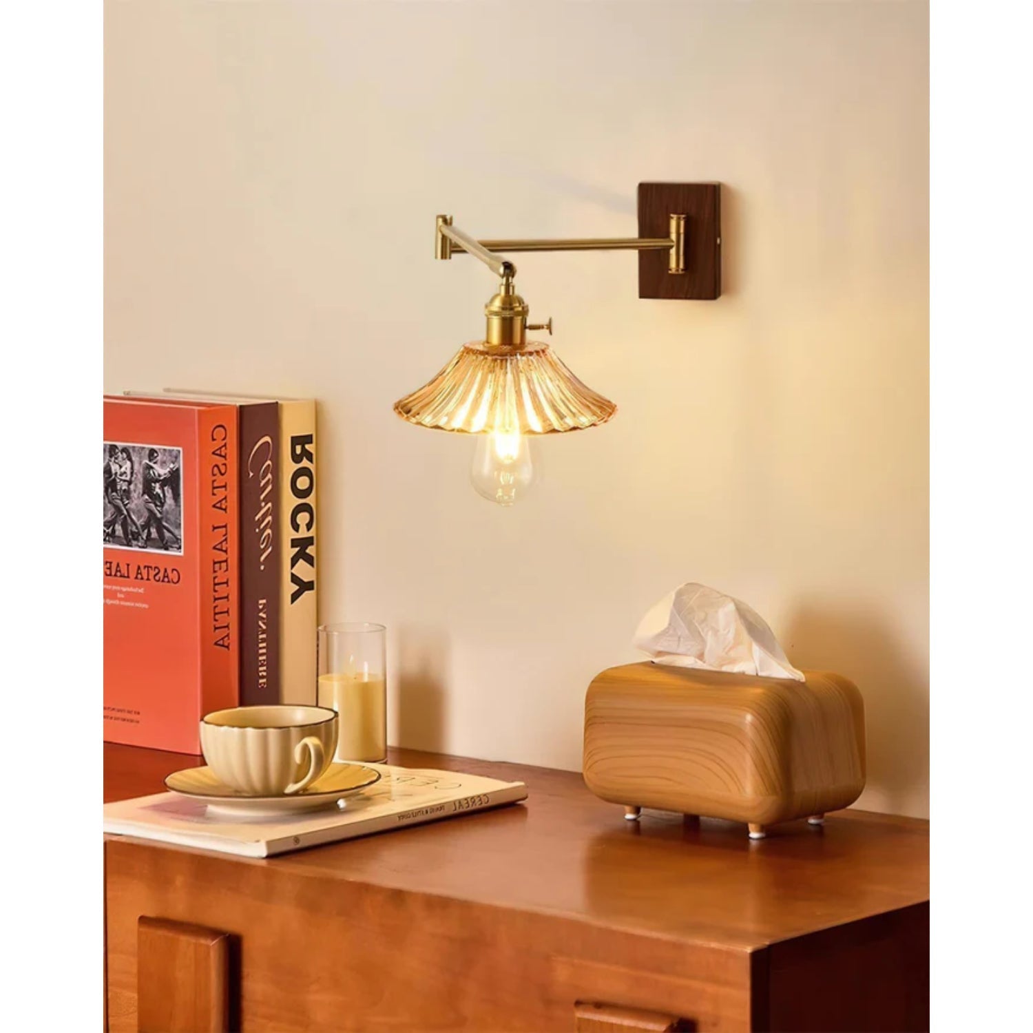 Celevon – Crescent Wall Lamp