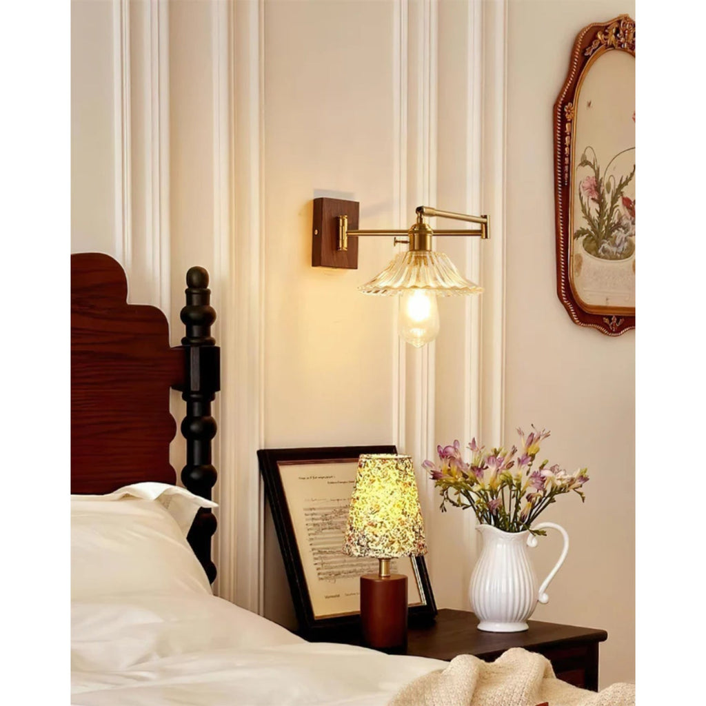 Celevon – Crescent Wall Lamp