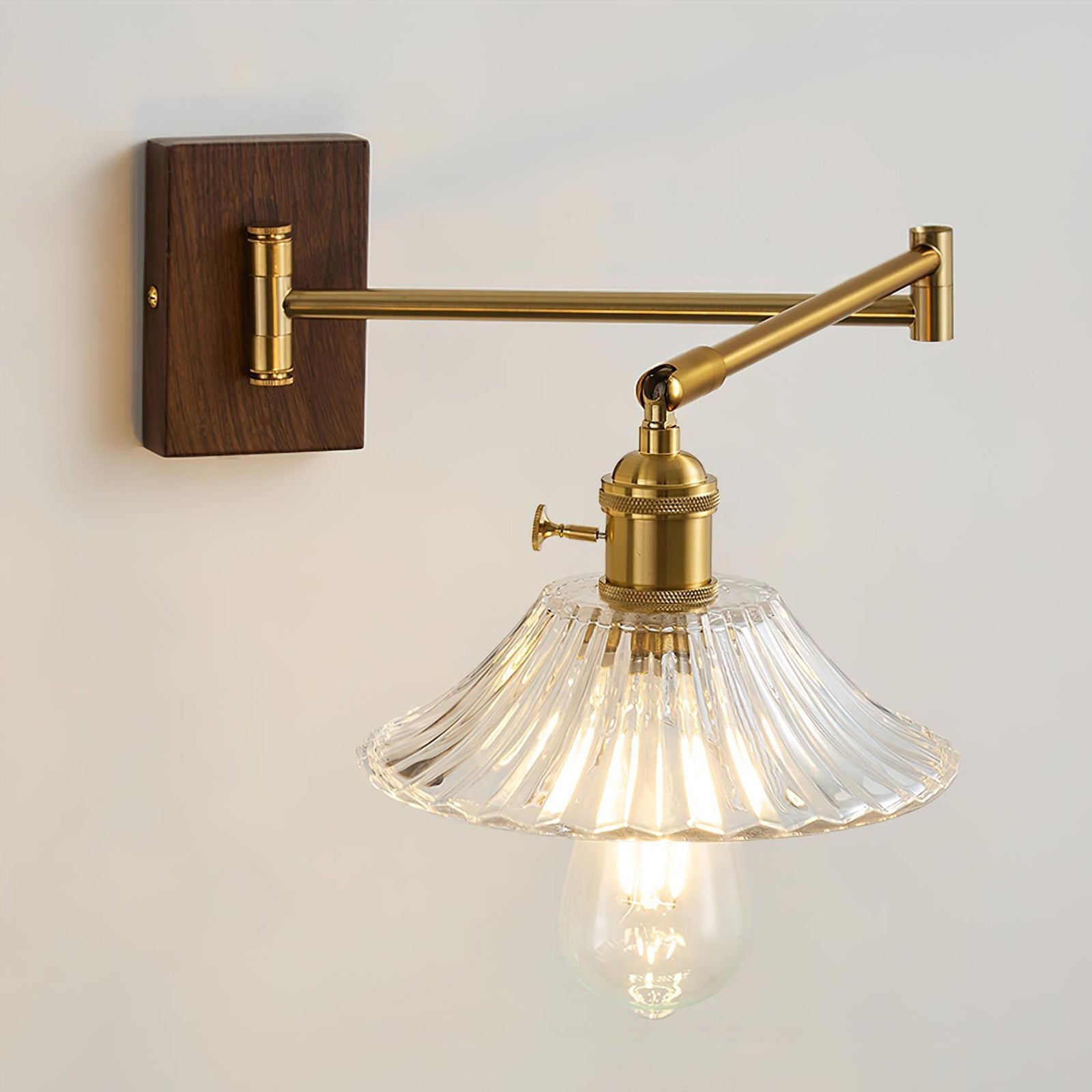 Celevon – Crescent Wall Lamp
