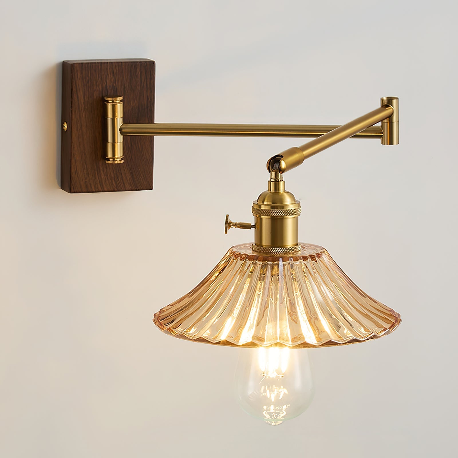 Celevon – Crescent Wall Lamp