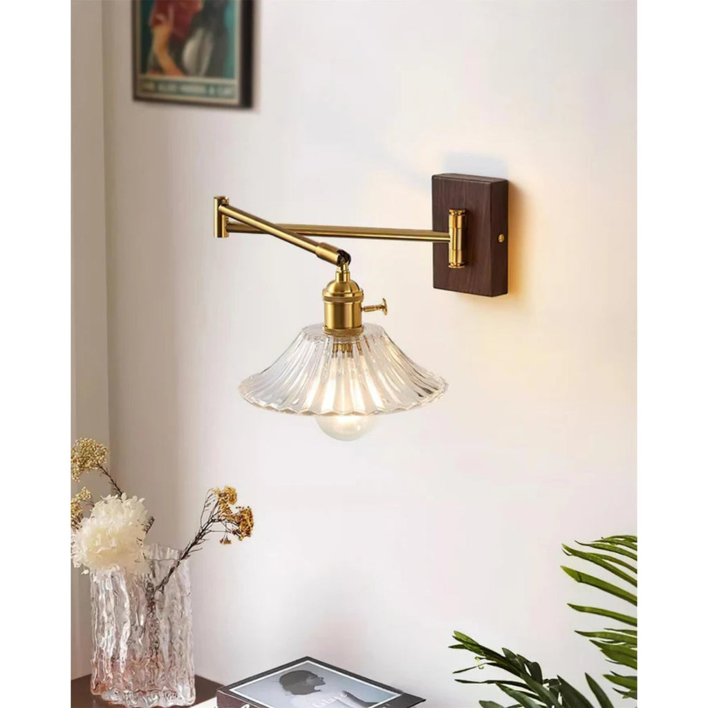 Celevon – Crescent Wall Lamp