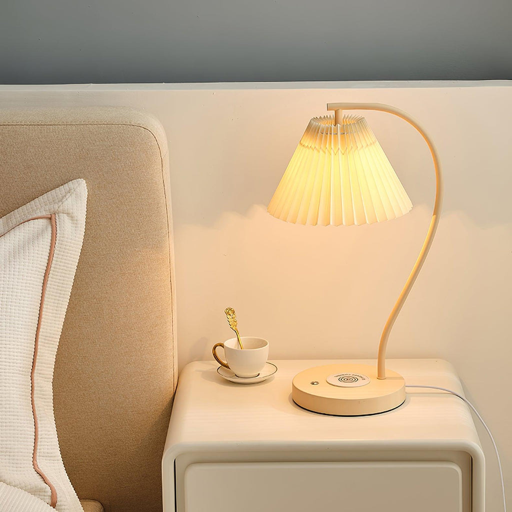 Vaelora – Pleated Table Lamp with Timeless Grace