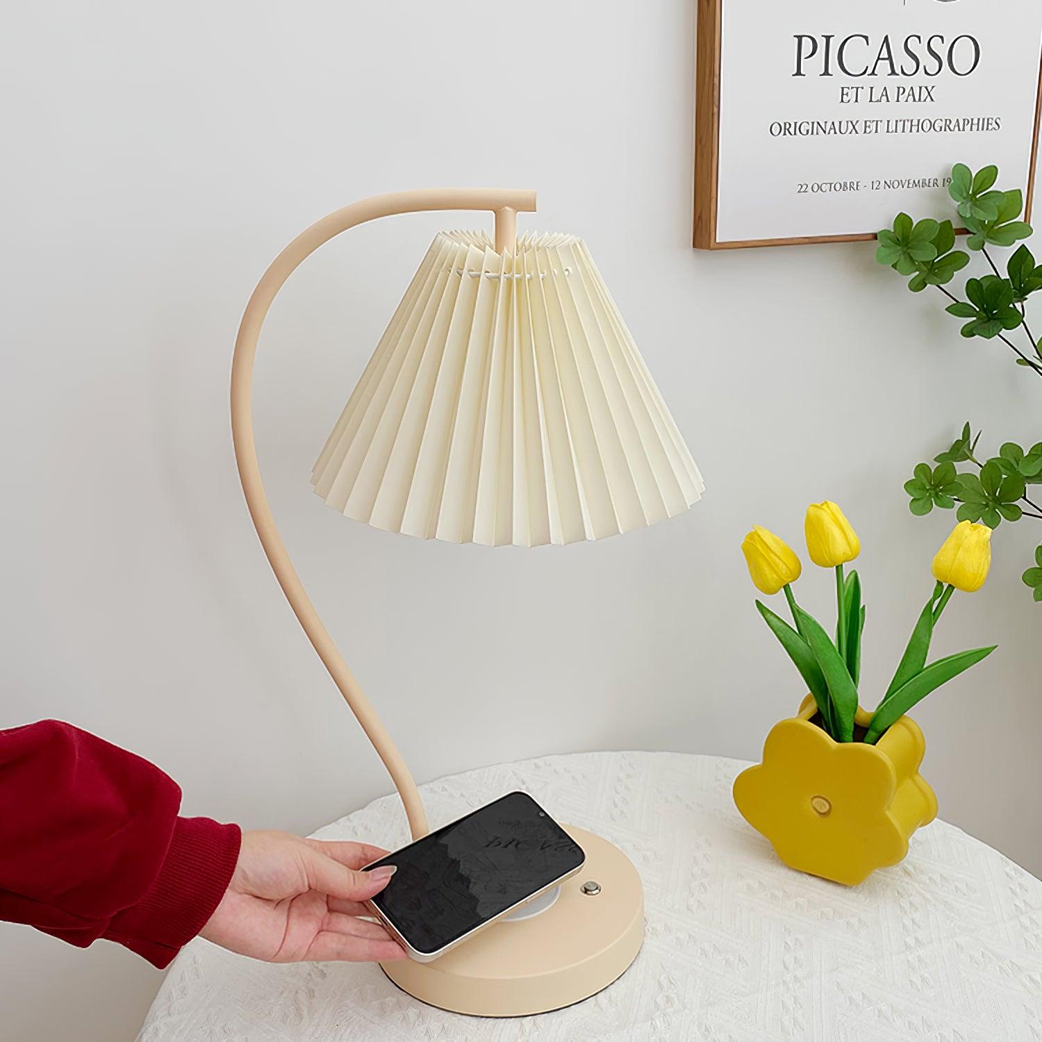 Vaelora – Pleated Table Lamp with Timeless Grace