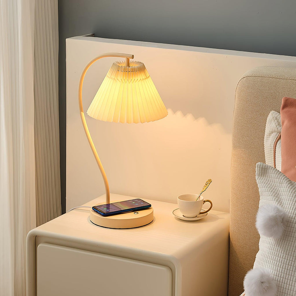 Vaelora – Pleated Table Lamp with Timeless Grace