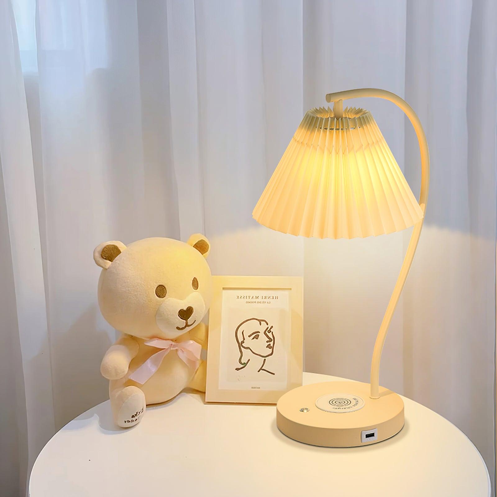 Vaelora – Pleated Table Lamp with Timeless Grace