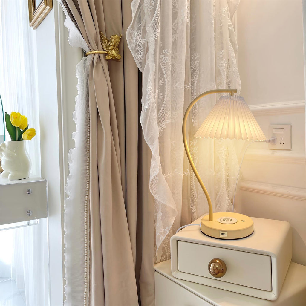 Vaelora – Pleated Table Lamp with Timeless Grace