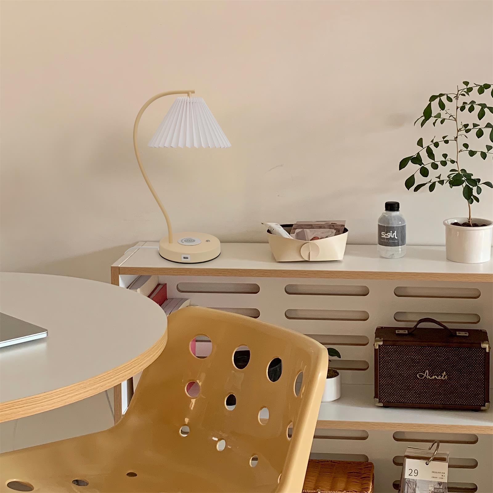 Vaelora – Pleated Table Lamp with Timeless Grace