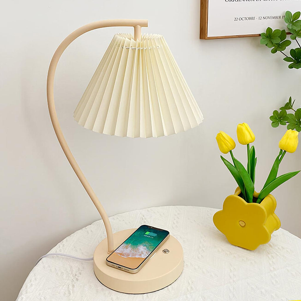 Vaelora – Pleated Table Lamp with Timeless Grace