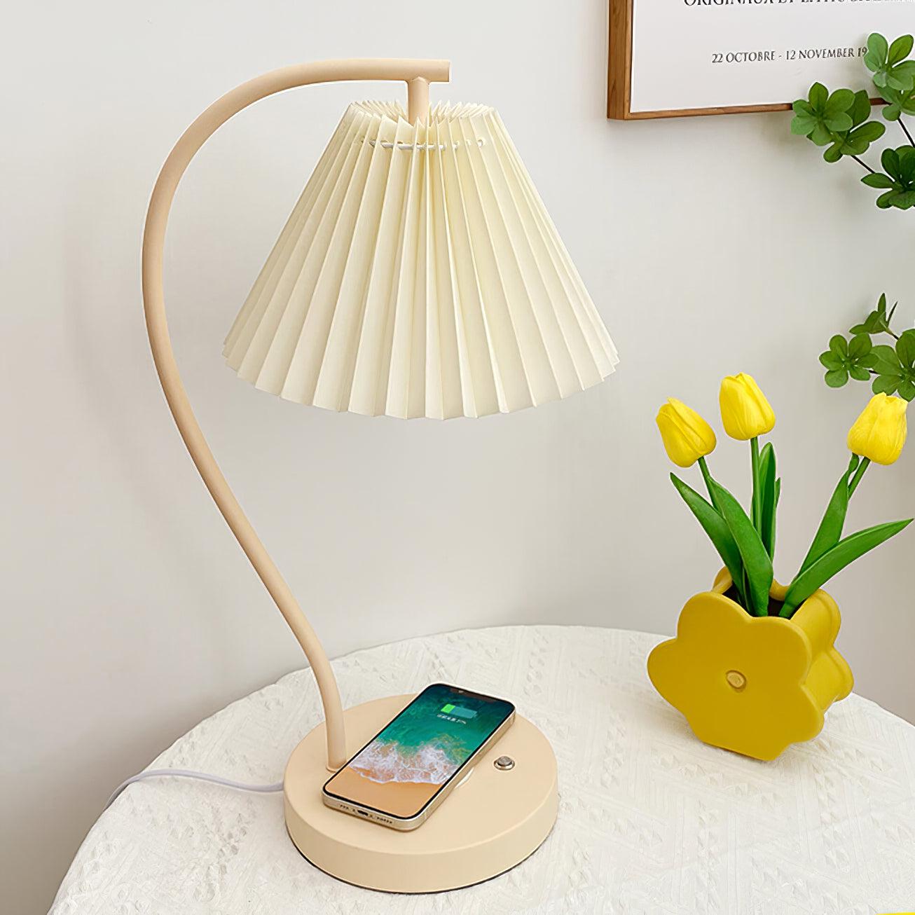 Vaelora – Pleated Table Lamp with Timeless Grace