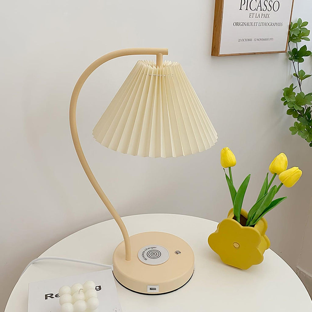 Vaelora – Pleated Table Lamp with Timeless Grace