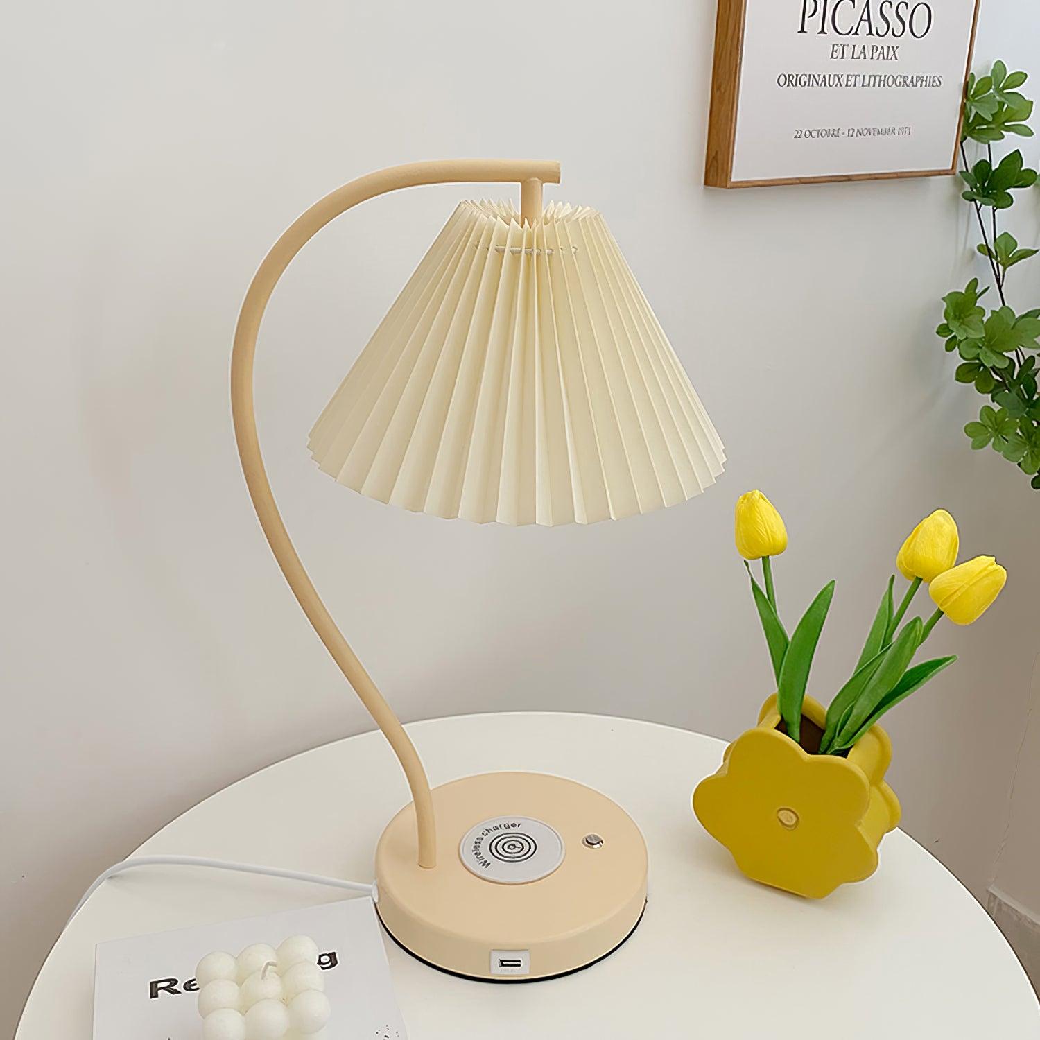 Vaelora – Pleated Table Lamp with Timeless Grace