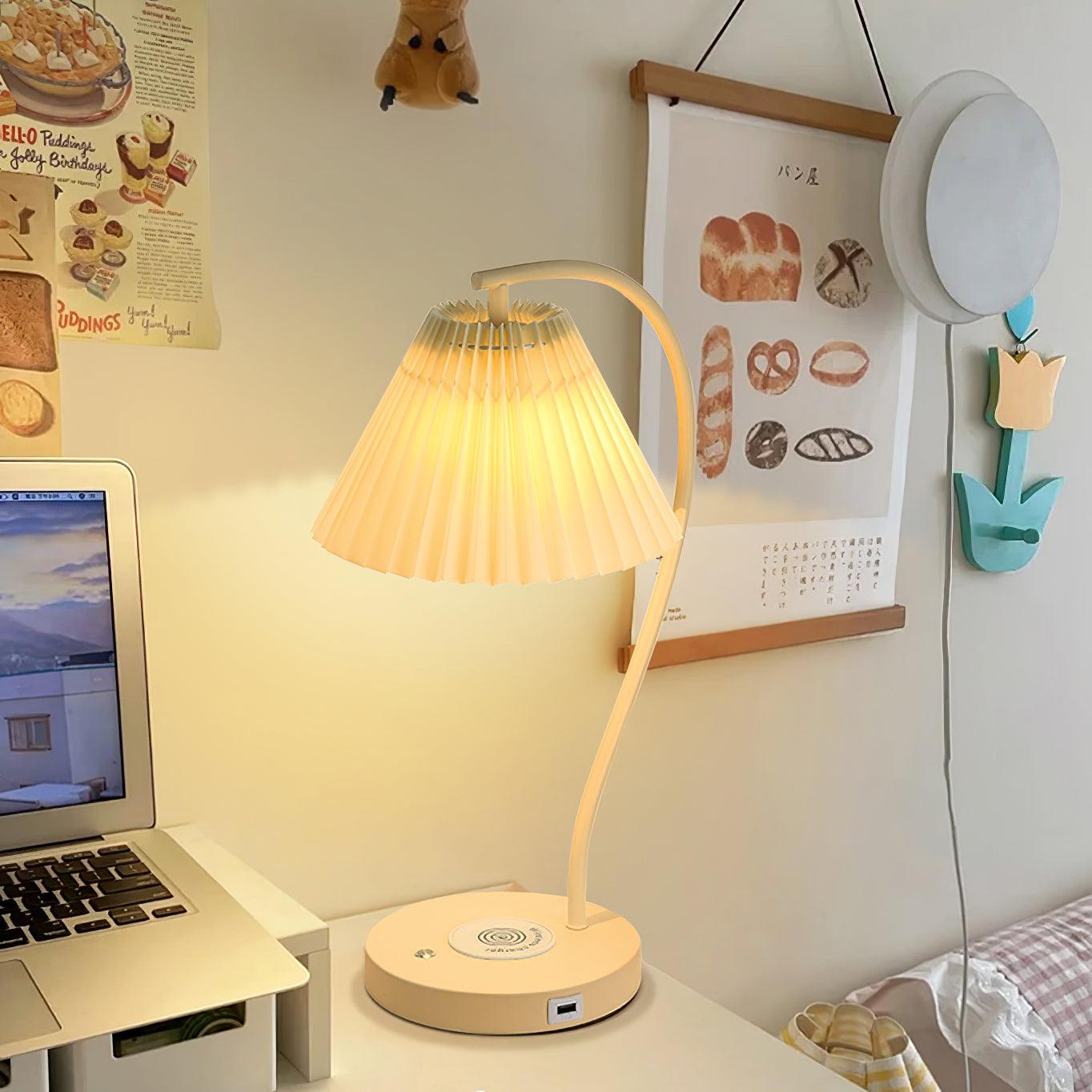 Vaelora – Pleated Table Lamp with Timeless Grace