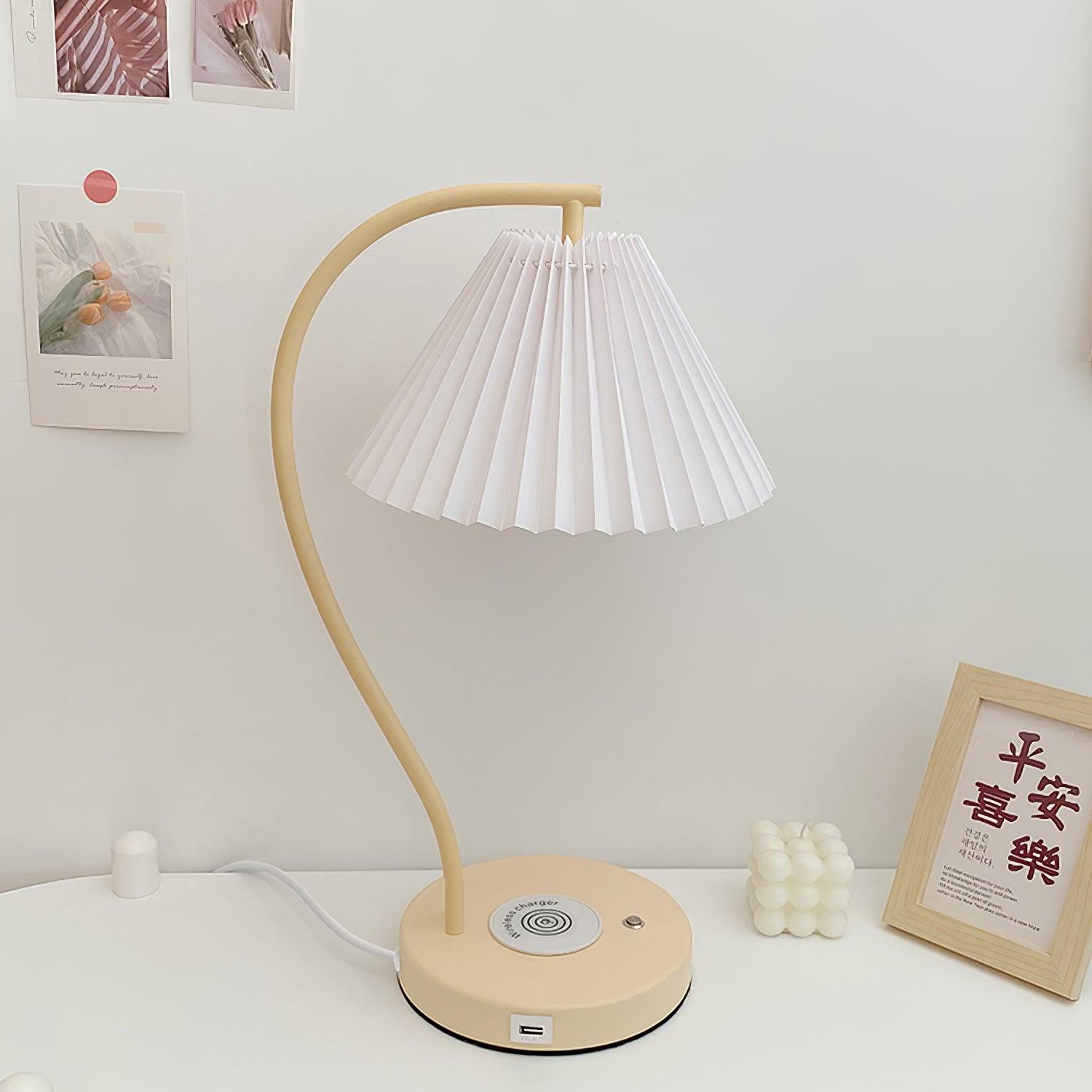 Vaelora – Pleated Table Lamp with Timeless Grace
