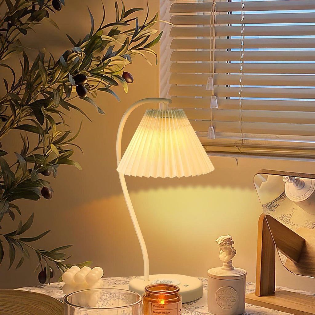 Vaelora – Pleated Table Lamp with Timeless Grace