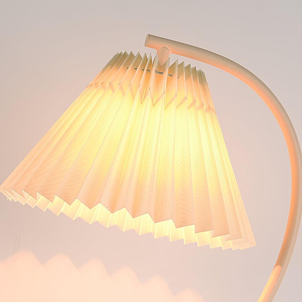 Vaelora – Pleated Table Lamp with Timeless Grace