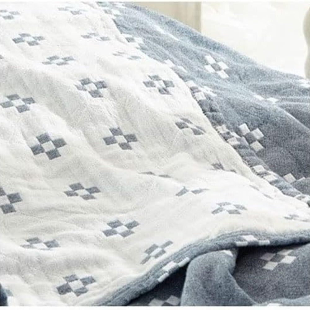 Diamond Loom: Breathable Cotton Blanket with Geometric Pattern and Light Texture – for Sofa and Bedroom