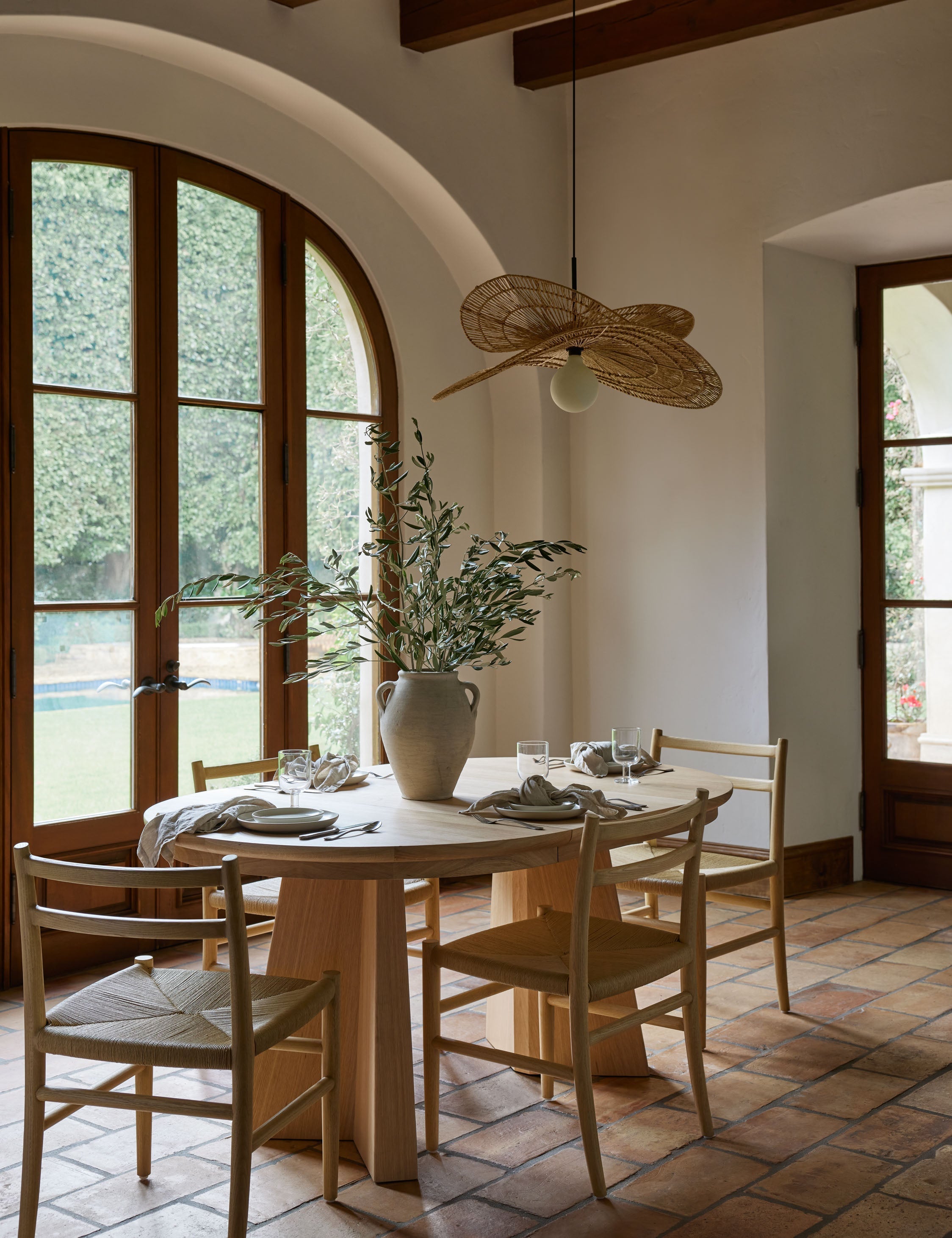 Nexa Extendable Dining Table | Oak, Modern Oval Design