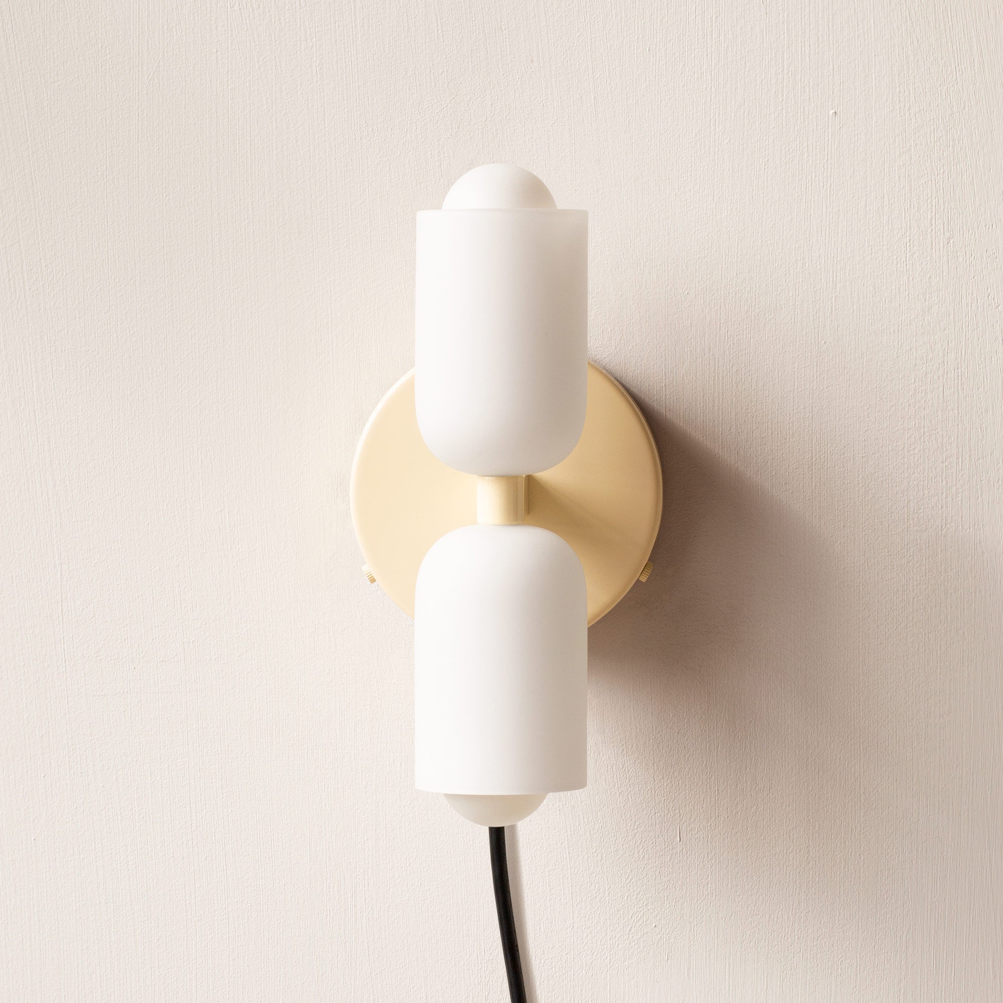 DuoLux: Modern LED Wall Light 2-Bulb – Stylish & Decorative for Living Room & Dining Room