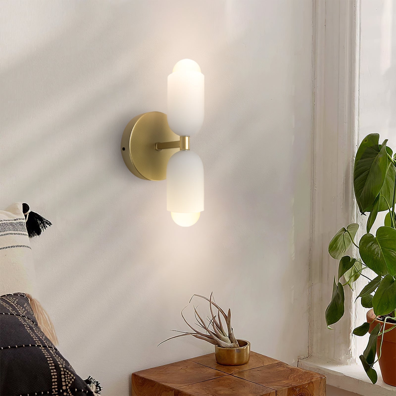 DuoLux: Modern LED Wall Light 2-Bulb – Stylish & Decorative for Living Room & Dining Room