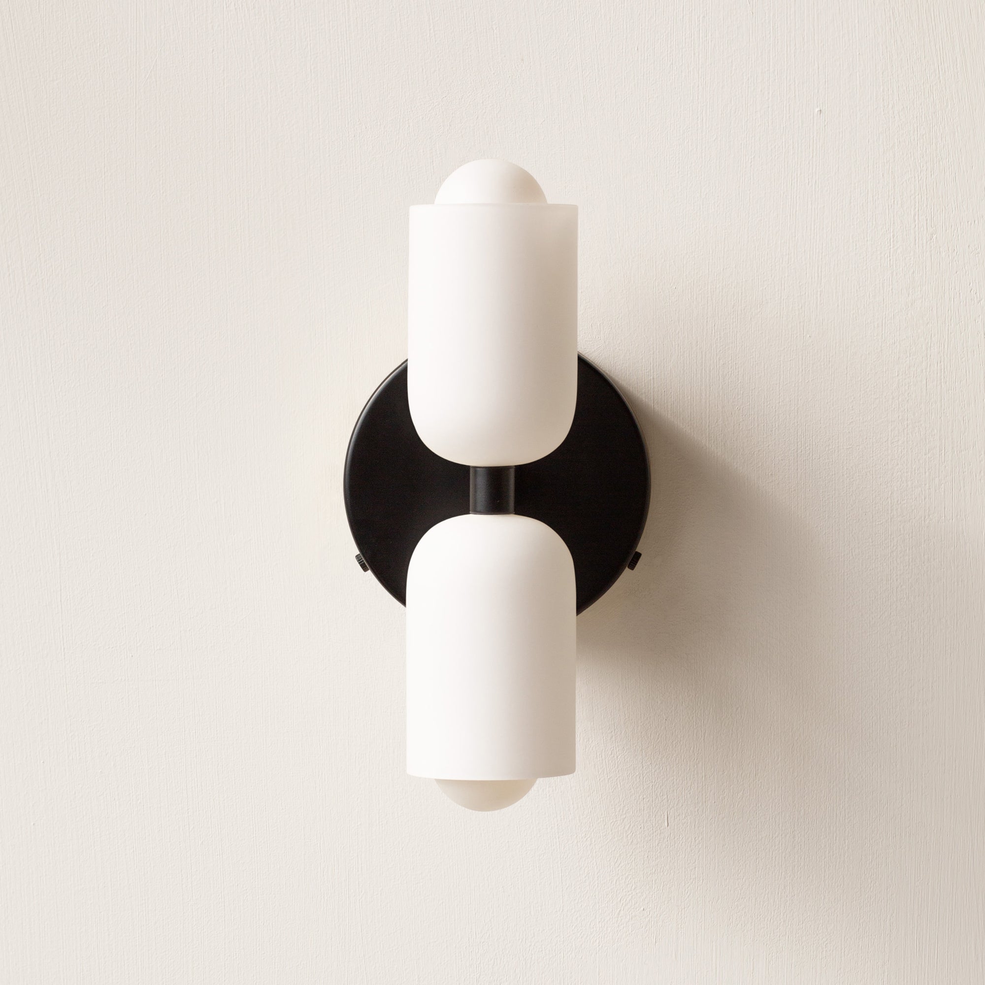 DuoLux: Modern LED Wall Light 2-Bulb – Stylish & Decorative for Living Room & Dining Room