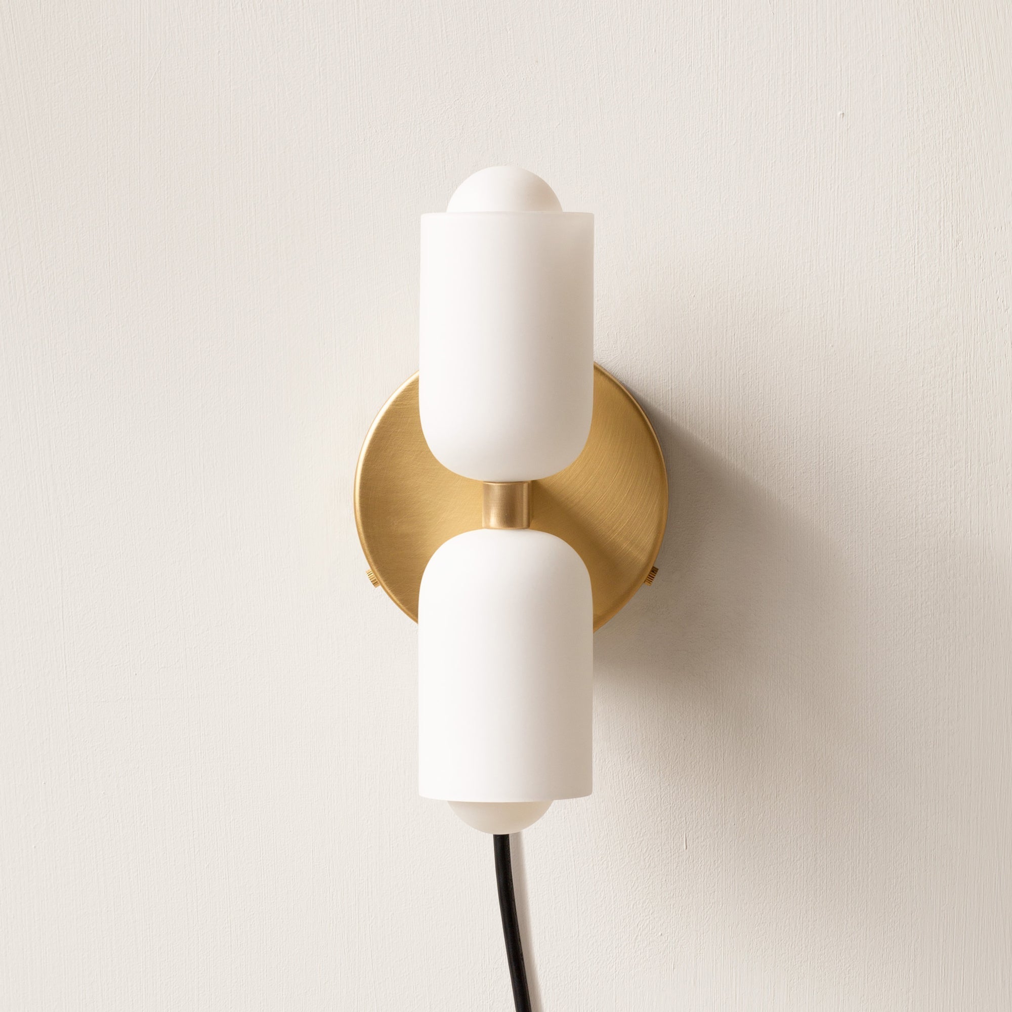 DuoLux: Modern LED Wall Light 2-Bulb – Stylish & Decorative for Living Room & Dining Room