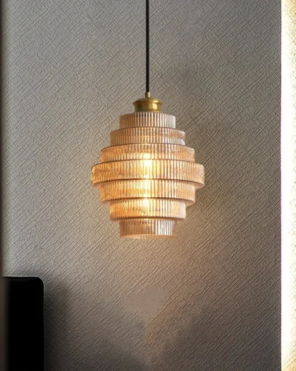 ÉclatAmbiente: Pendant Light Design – Gold-Plated Glass Lamp with Floating Shape, Luxurious for Living Room & Dining Room
