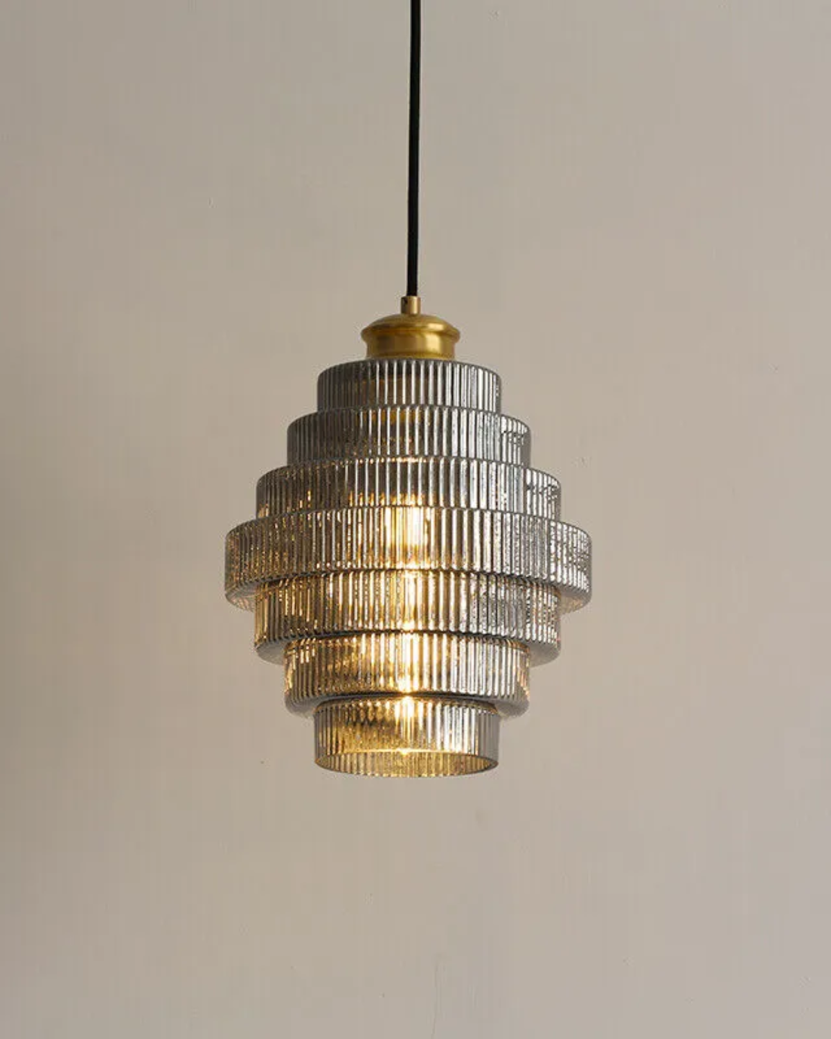 ÉclatAmbiente: Pendant Light Design – Gold-Plated Glass Lamp with Floating Shape, Luxurious for Living Room & Dining Room
