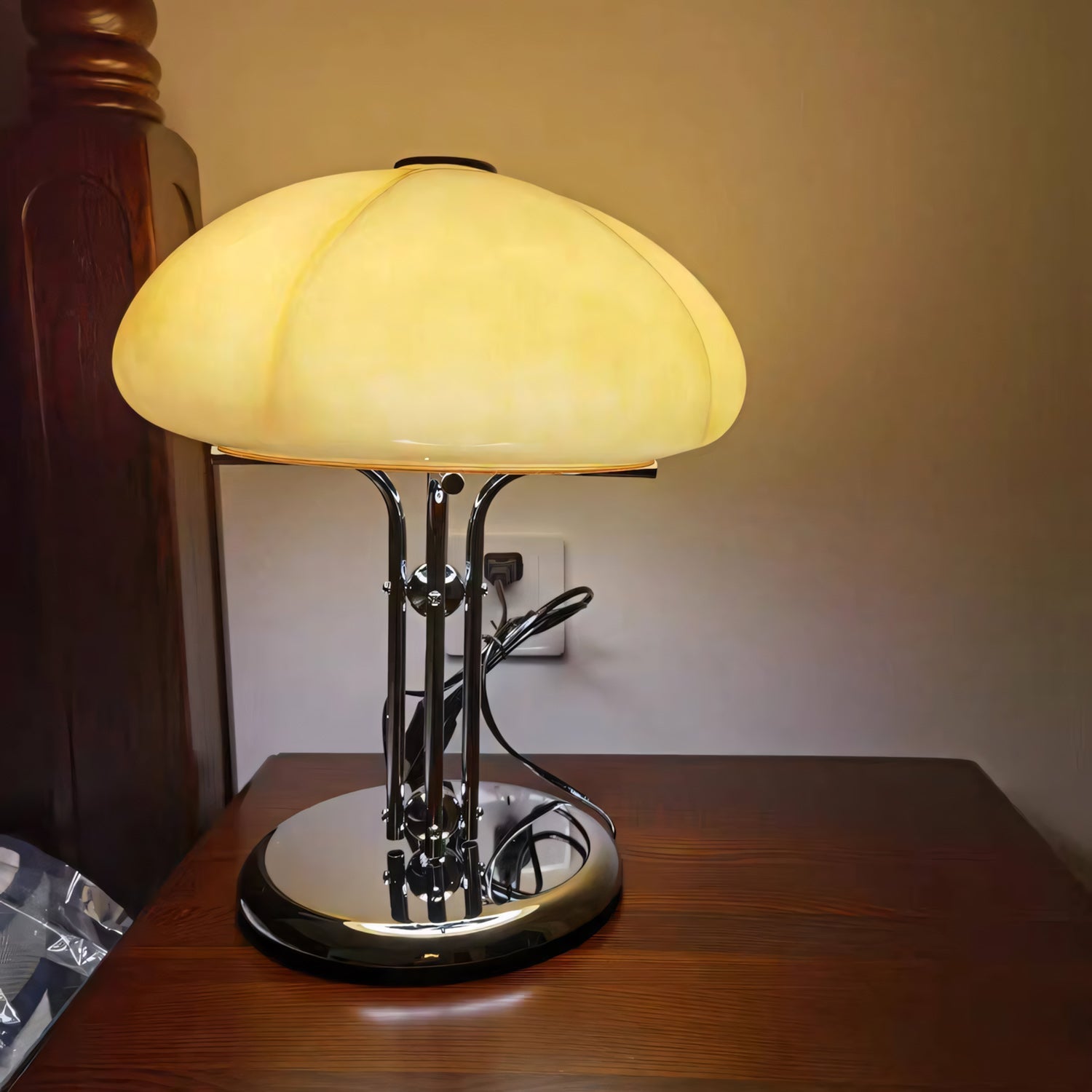 Clover-Glass Petal Table Lamp — Chrome Base