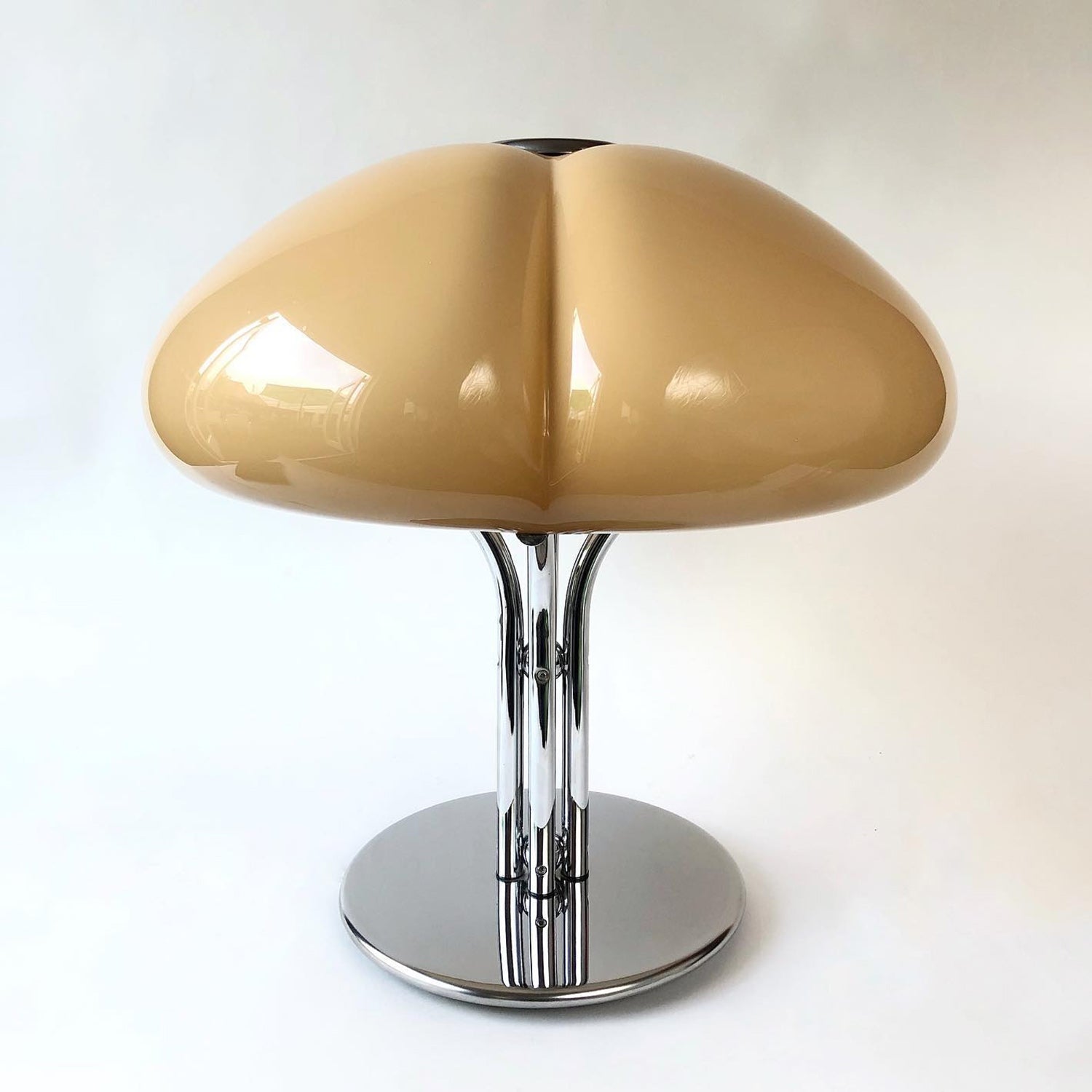 Clover-Glass Petal Table Lamp — Chrome Base
