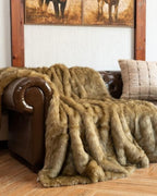 ÉliséFlaire: Plush Faux Fur Blanket with Extra Soft Surface & Warm Comfort – for Sofa & Bedroom