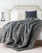 ÉliséFlaire: Plush Faux Fur Blanket with Extra Soft Surface & Warm Comfort – for Sofa & Bedroom