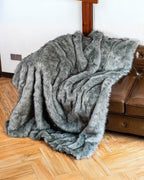 ÉliséFlaire: Plush Faux Fur Blanket with Extra Soft Surface & Warm Comfort – for Sofa & Bedroom