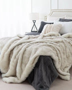 ÉliséFlaire: Plush Faux Fur Blanket with Extra Soft Surface & Warm Comfort – for Sofa & Bedroom