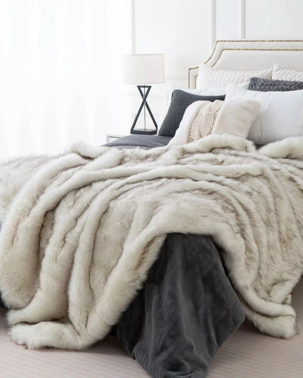 ÉliséFlaire: Plush Faux Fur Blanket with Extra Soft Surface & Warm Comfort – for Sofa & Bedroom