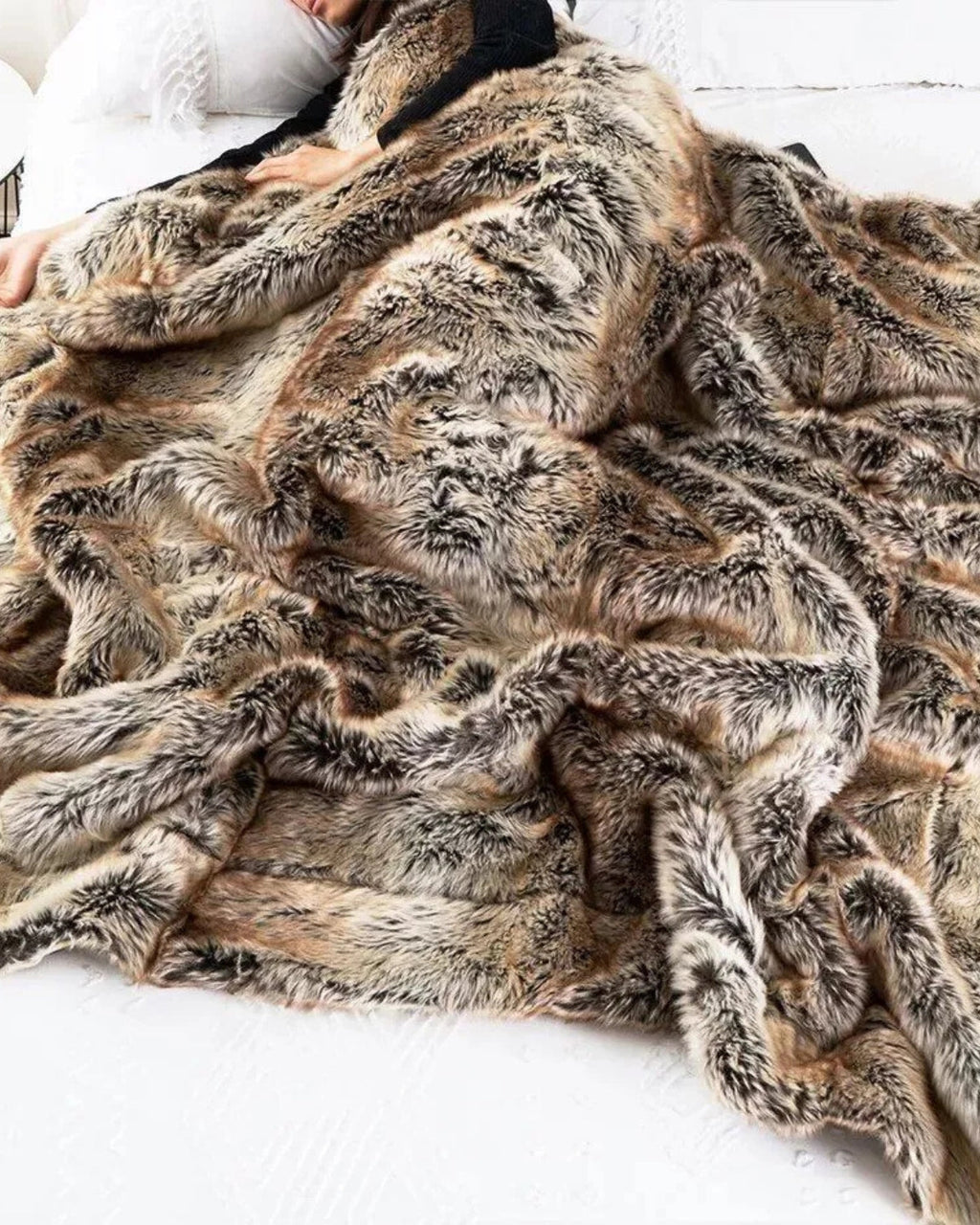 ÉliséFlaire: Plush Faux Fur Blanket with Extra Soft Surface & Warm Comfort – for Sofa & Bedroom