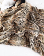 ÉliséFlaire: Plush Faux Fur Blanket with Extra Soft Surface & Warm Comfort – for Sofa & Bedroom