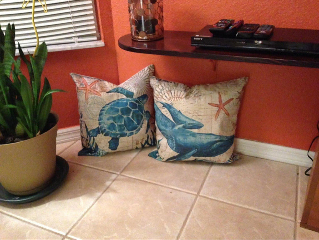 Elarona - Decorative Pillow with Sea Life Pattern